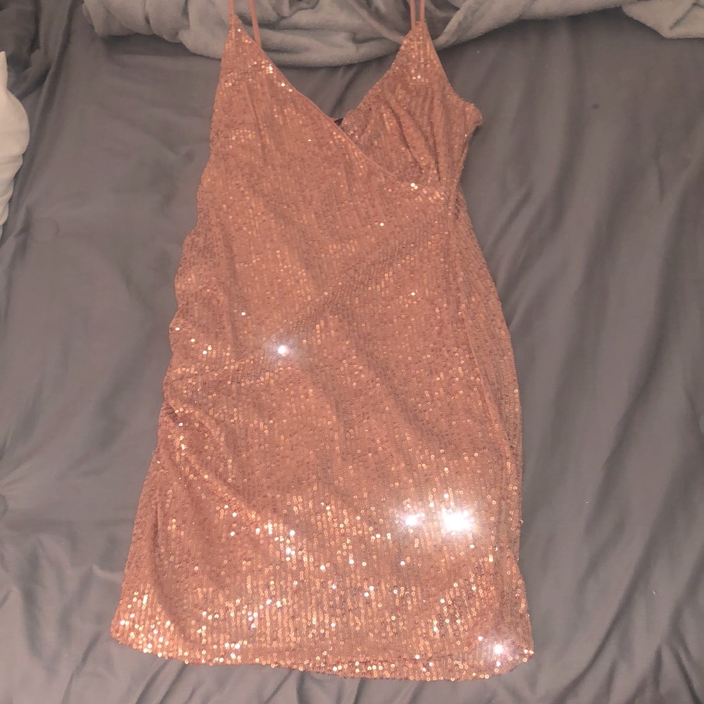 blush pink body con dress - size M/L
